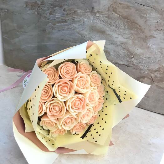 Шоколадный букет из шикарных роз