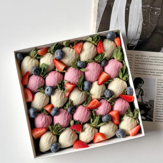 Клубничный бокс " Карамель"