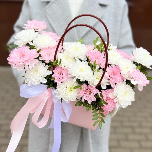 🌸Сумочка цветов из хризантем "С Праздником, мама"