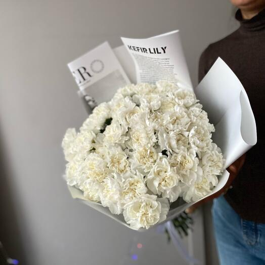 Bouquet of 35 white carnations