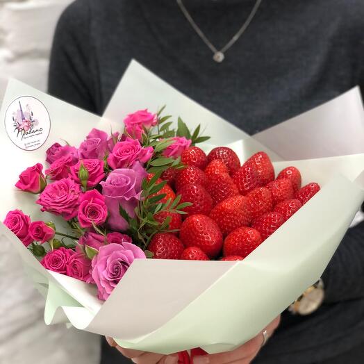Bouquet of strawberries and roses