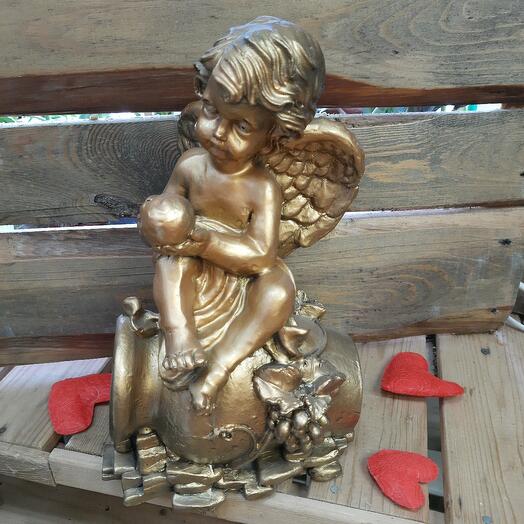 An angel on an amphora