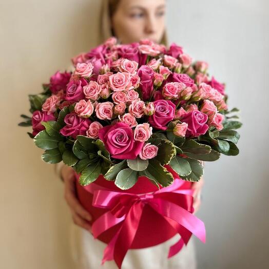 Розы в шляпной коробке