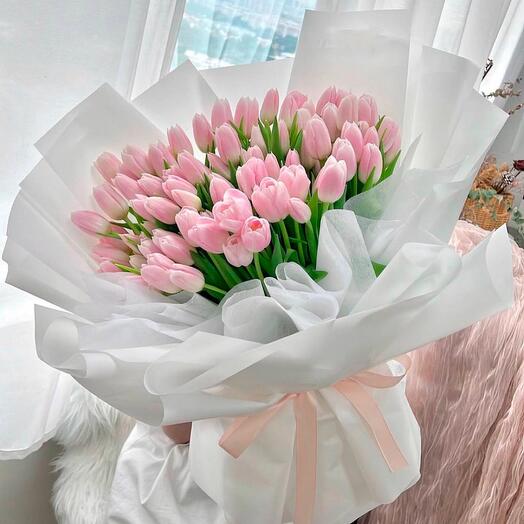 Ramo de tulipanes rosas 55 piezas