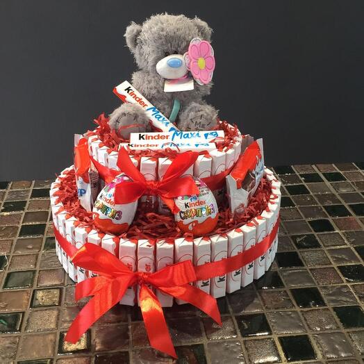 Торт Kinder  из шоколада  киндер и мишки Тедди
