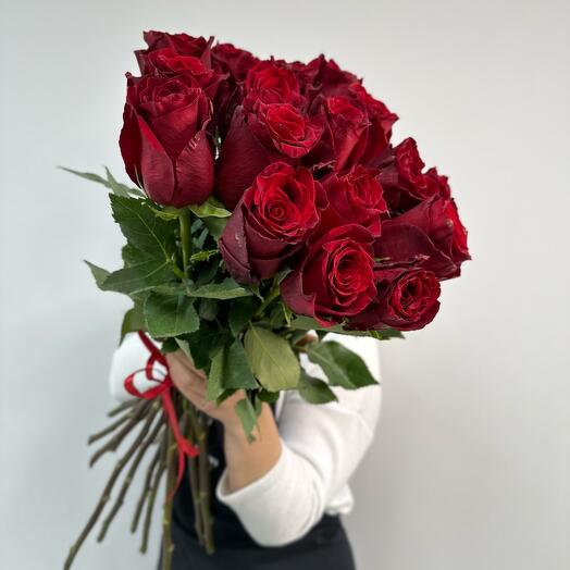 Роза красная 17 штук под ленту♥️