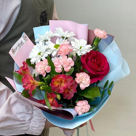 Bouquet of roses, alstroemeria and chrysanthemums
