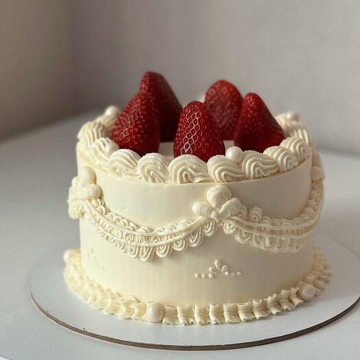 Винтажный торт с рюшами и клубникой для девушки, подруги, любимой 🍓
