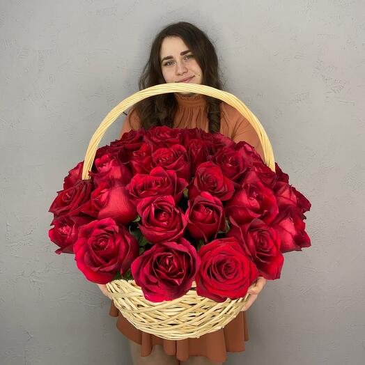 Корзина алых роз 🌹