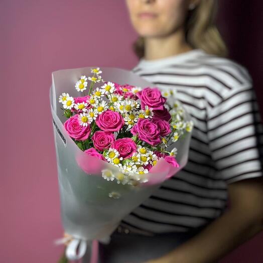 Share‼️Bouquet of bush roses and daisies