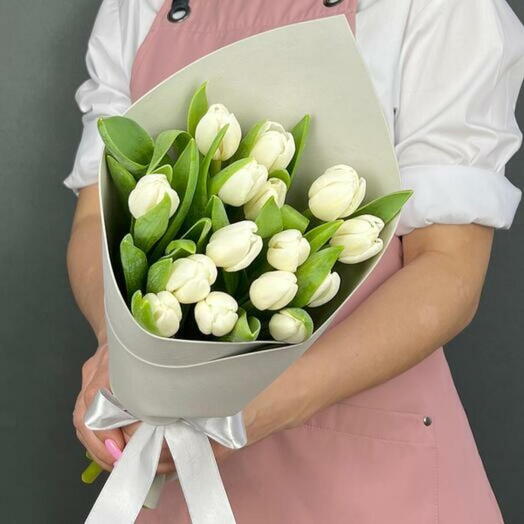 Elegant White Tulip Bouquet-1105