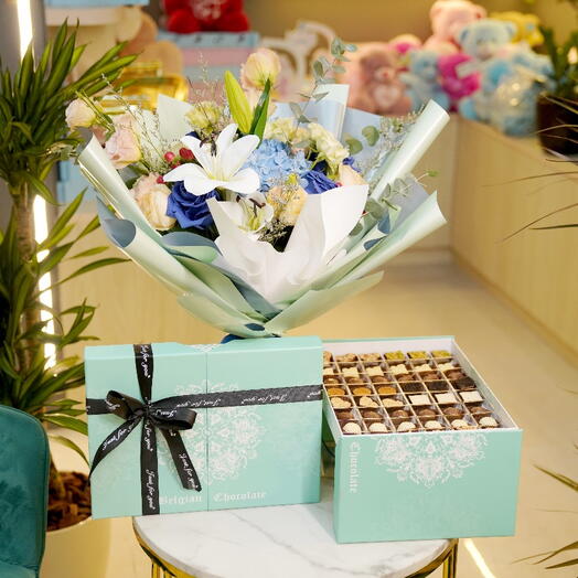 Elegant Bouquet with Belgium chocolate luxury green box