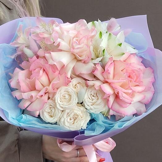 Букет из розовых роз и кустовых роз. ТЫ ПРЕКРАСНА 💕
