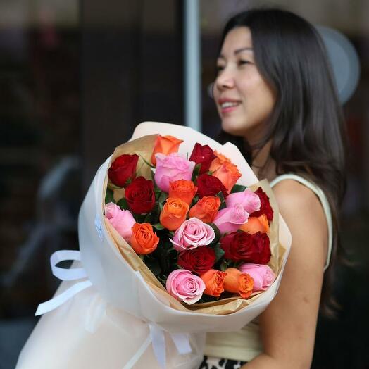 Cvetasto 25 раушаннан тұратын аралас букет