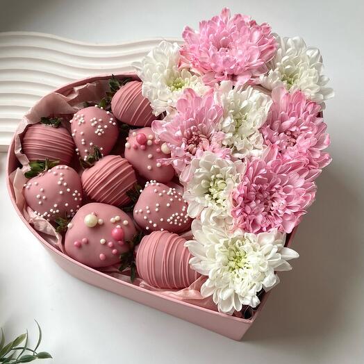 Flores en Caja y fresas en chocolate rosa