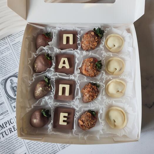 Набор клубника в шоколаде и конфеты в подарок папе, мужу 23 февраля