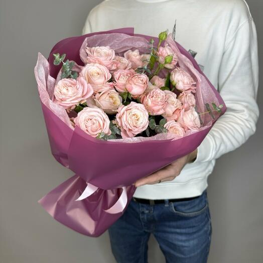 Букет из кустовых пионовидных роз