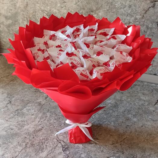 Букет из конфет Rafaello средняя (M)