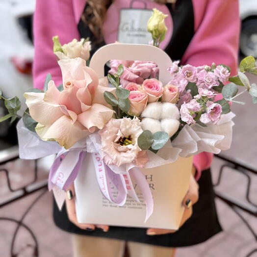 Цветы в сумочке About Flowers