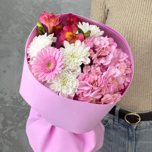 Нежный букет с гортензией, герберой, альстромерией и хризантемой🌸