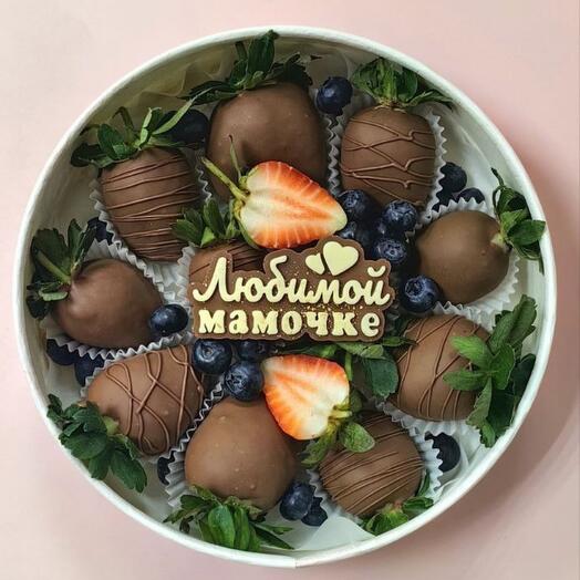 Клубника в шоколаде подарок для мамы на 8 марта