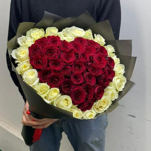 Букет сердце из 55 роз