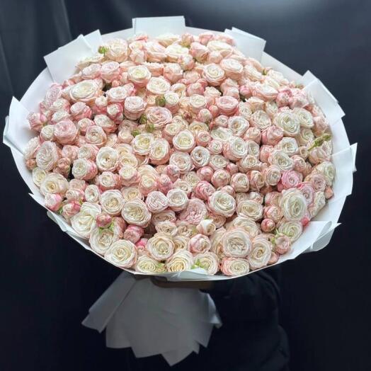 Кустовая пионовидная роза