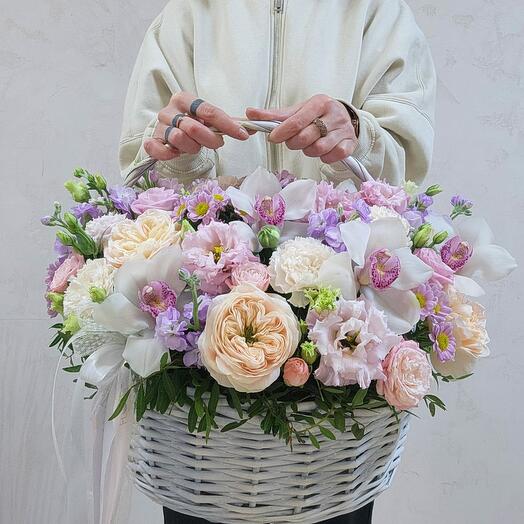 Корзина с цветами