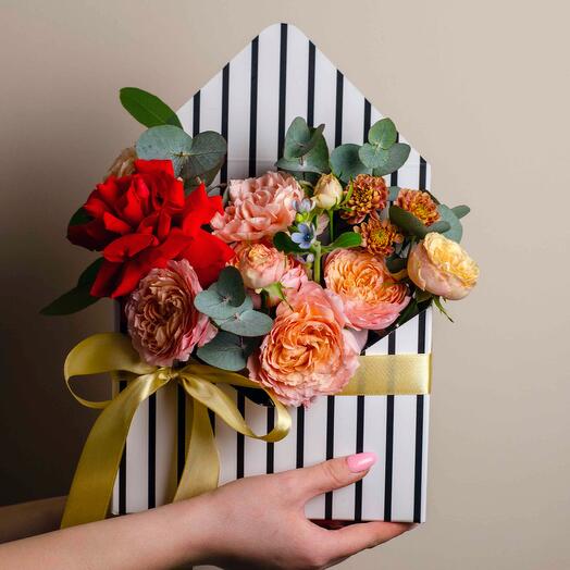 Цветы в коробке «Праздничный»