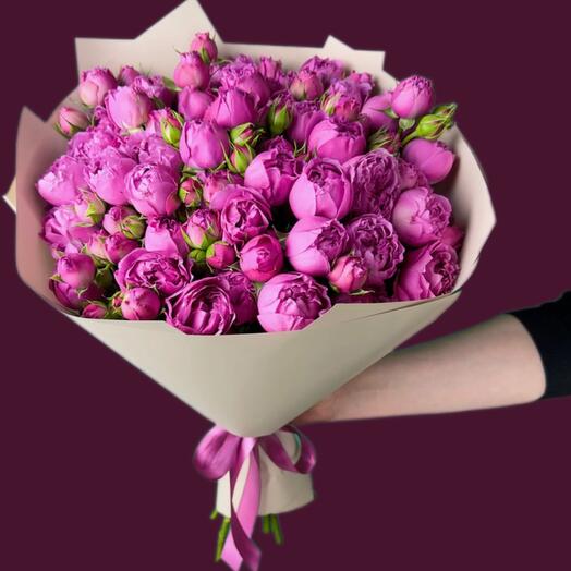 Bouquet of premium peony-shaped bush roses "Misty Bubbles"