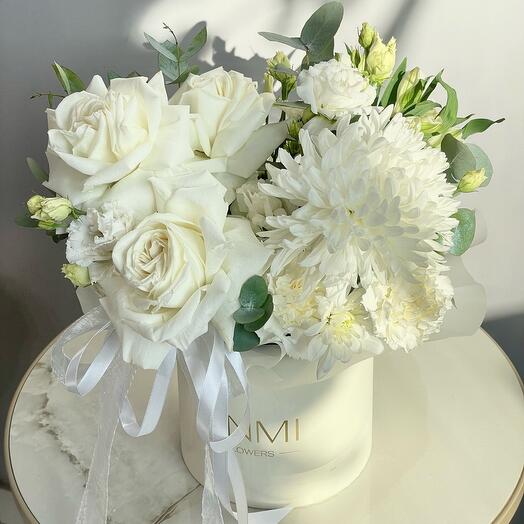 Delicate box with roses