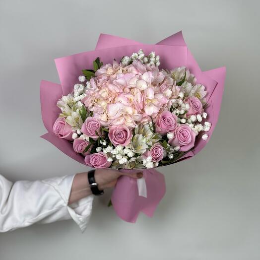 Сборный букет с гортензией