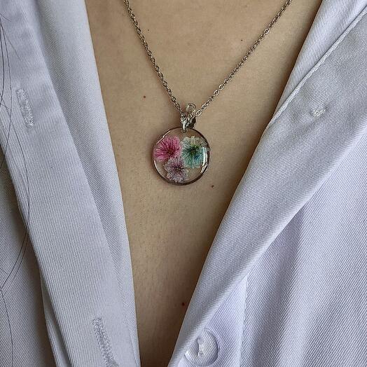 Подвеска «Нежность» с цветами гипсофилы