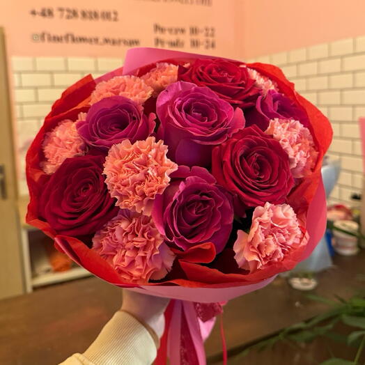 Bouquet with roses and carnations