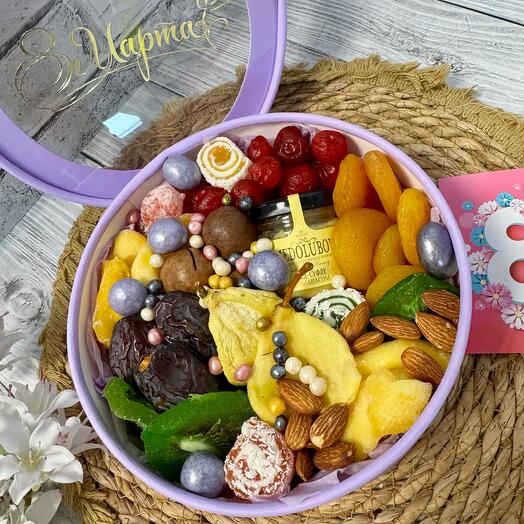 Коробочка с сухофруктами
