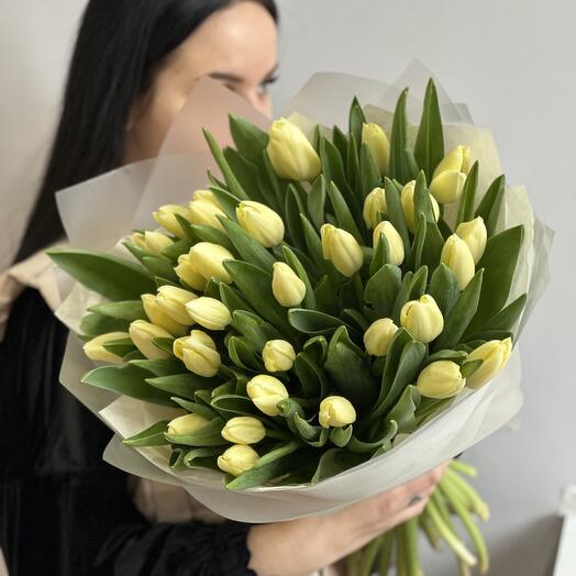 35 Тюльпанов светло желтых на 8 марта
