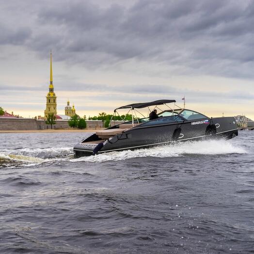 Подарочный сертификат Bantikov "Прогулка по разводным мостам на катере Black Boat" 8 чел 2 часа, Санкт-Петербург