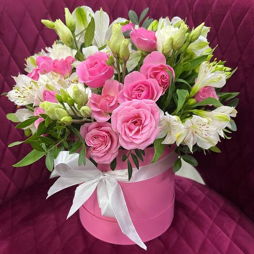 Hat box arrangement with bush roses