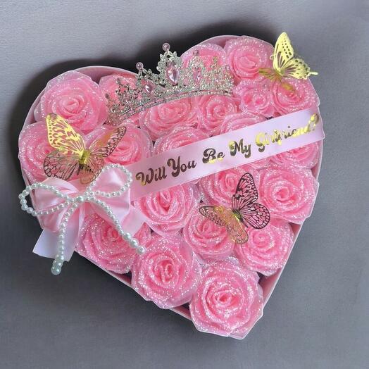 Corazon Coquette con 21 Rosas Brillantes y Decoracion de Princesa