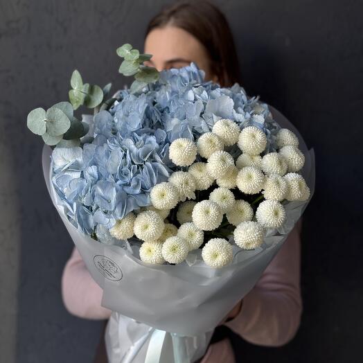 Bouquet of blue hydrangeas and chrysanthemums "Charm"