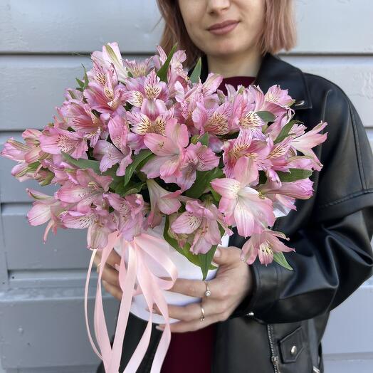 11 Розовых Альстромерий в коробочке 🌸