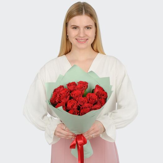 Букет из 19 красных роз Кения