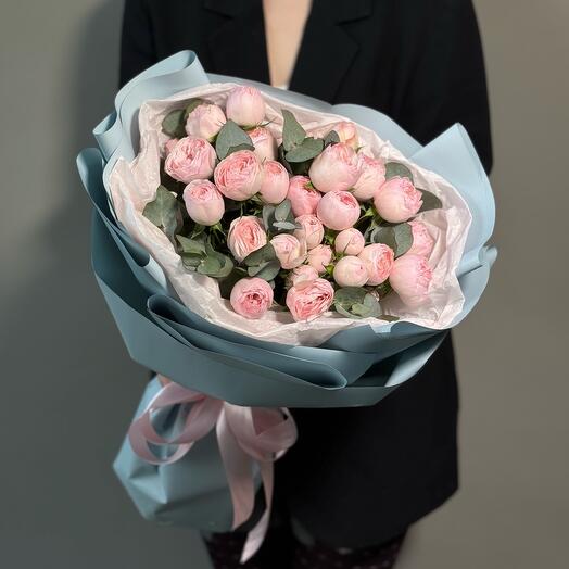 St bouquet 50 из кустовых пионовидных роз с эвкалиптом