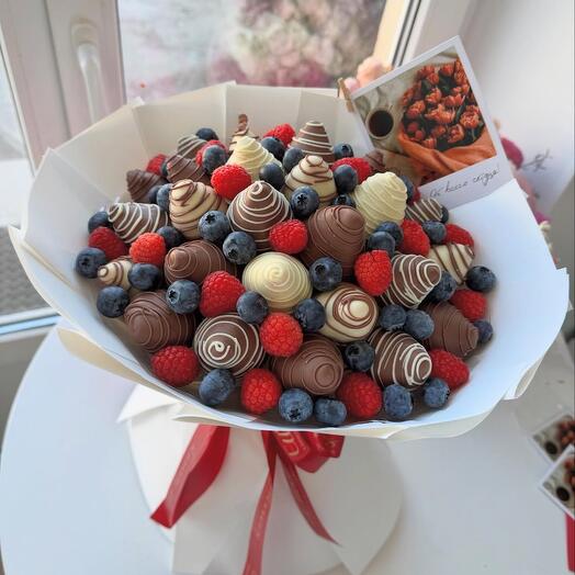 Букет из клубники в шоколаде и ягод🍓