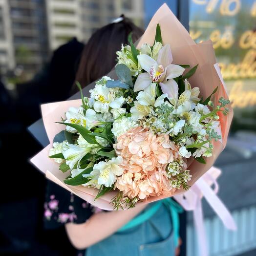 A designer bouquet of the freshest flowers with a 30% discount