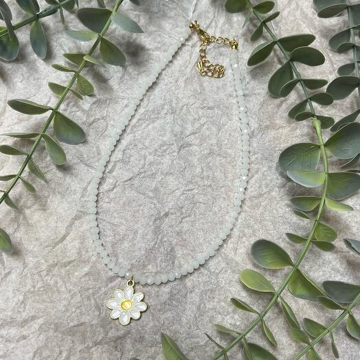 Колье с подвеской в виде ромашки