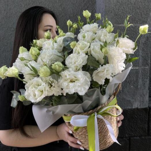 Корзина с махровыми лизиантусами