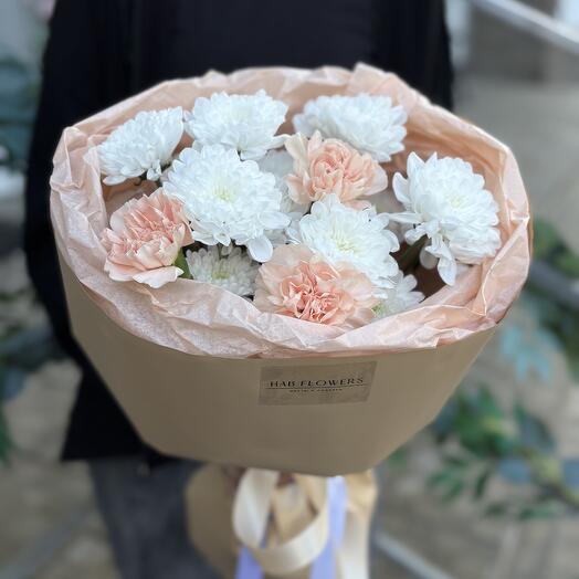 Букет из хризантем и диантусов 💗