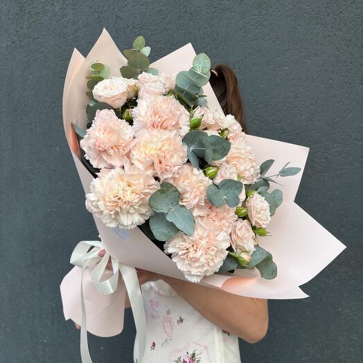 Для самой нежной - большой летний букет из роз и диантусов