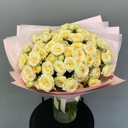 15 кустовых роз в упаковке